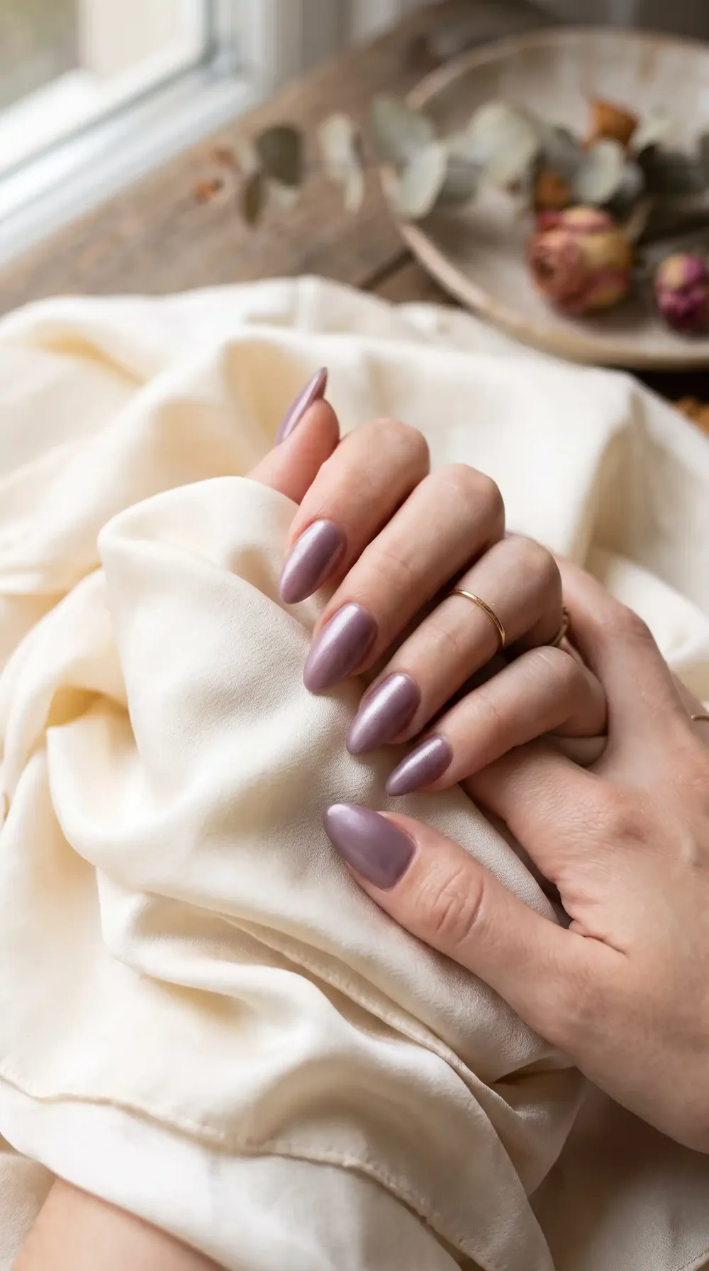 Mauve chrome fall almond nails with a soft silky sheen Mauve chrome fall almond nails with a soft silky sheen