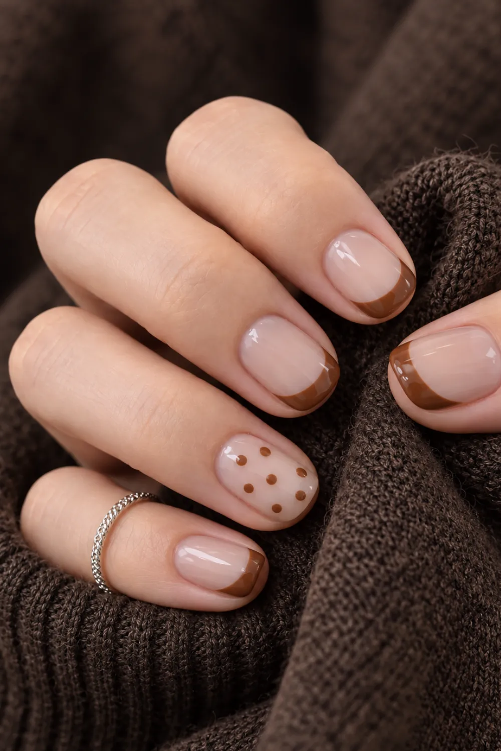 Short nude nails with brown french tips and polka dots Short nude nails with brown french tips and polka dots