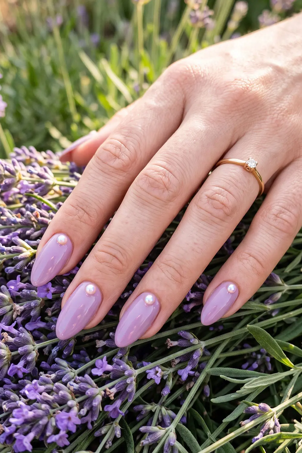 Lilac summer nails with a soft marble swirl finish Lilac summer nails with a soft marble swirl finish