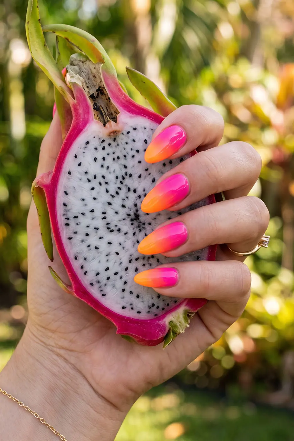 Sunset ombre summer nails fading from pink to orange Sunset ombre summer nails fading from pink to orange